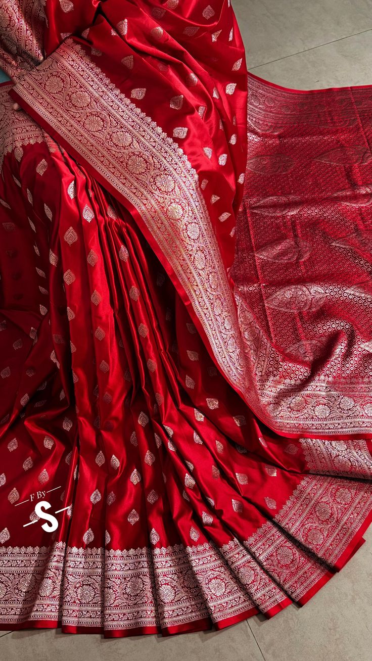 Benarasi saree at best retail saree showroom in Chinsurah Bus Stand, Hooghly